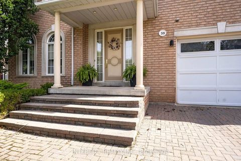 Photo 2 at 59 Kimber Crescent, East Woodbridge, Vaughan