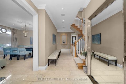 Photo 3 at 59 Kimber Crescent, East Woodbridge, Vaughan