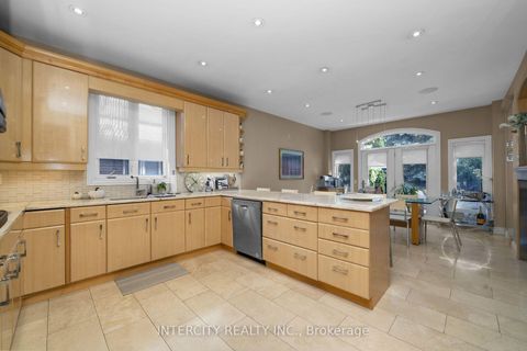 Photo 7 at 59 Kimber Crescent, East Woodbridge, Vaughan