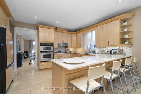 Photo 8 at 59 Kimber Crescent, East Woodbridge, Vaughan