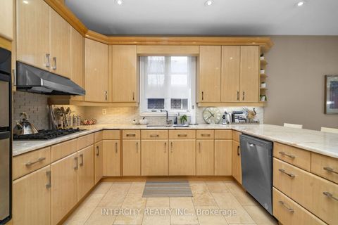 Photo 9 at 59 Kimber Crescent, East Woodbridge, Vaughan