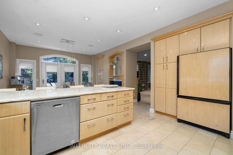 Photo 10 at 59 Kimber Crescent, East Woodbridge, Vaughan