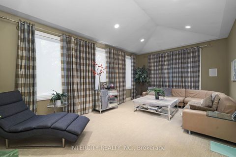 Photo 13 at 59 Kimber Crescent, East Woodbridge, Vaughan