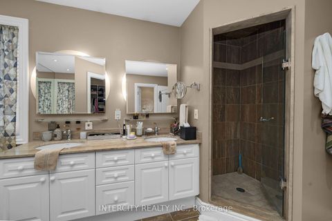 Photo 25 at 59 Kimber Crescent, East Woodbridge, Vaughan
