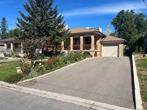 Photo 2 at 40 Datchet Road, CFB, Toronto