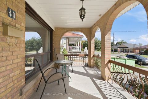 Photo 4 at 40 Datchet Road, CFB, Toronto