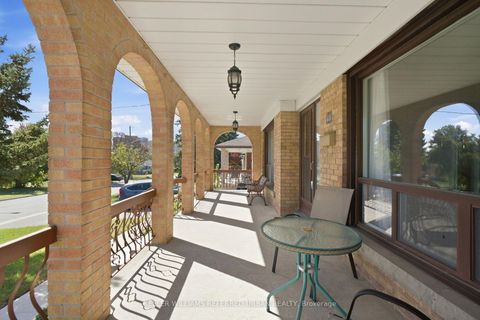 Photo 5 at 40 Datchet Road, CFB, Toronto