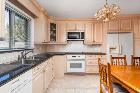 Photo 12 at 40 Datchet Road, CFB, Toronto