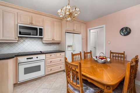 Photo 13 at 40 Datchet Road, CFB, Toronto