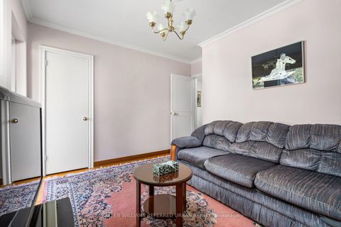 Photo 20 at 40 Datchet Road, CFB, Toronto