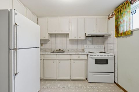 Photo 32 at 40 Datchet Road, CFB, Toronto