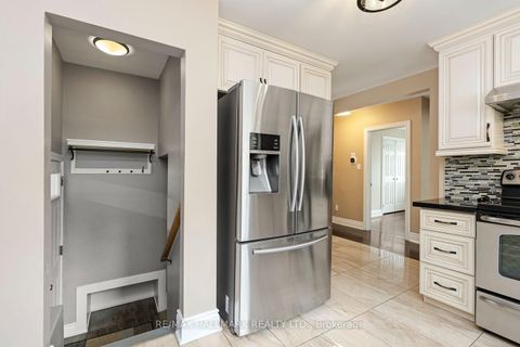 Photo 16 at 245 Elmwood Avenue, Harding, Richmond Hill