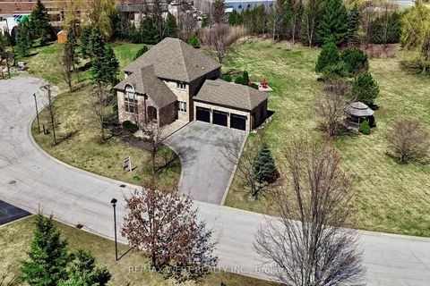 Photo 1 at 10 Farmcrest Court, Nobleton, King