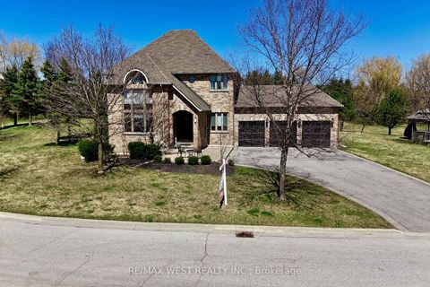 Photo 2 at 10 Farmcrest Court, Nobleton, King