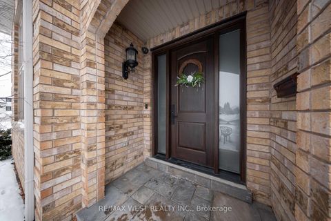 Photo 4 at 10 Farmcrest Court, Nobleton, King