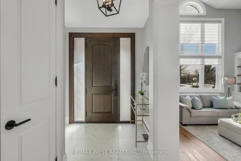 Photo 5 at 10 Farmcrest Court, Nobleton, King