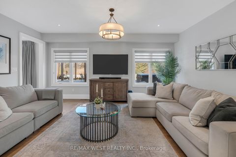 Photo 7 at 10 Farmcrest Court, Nobleton, King