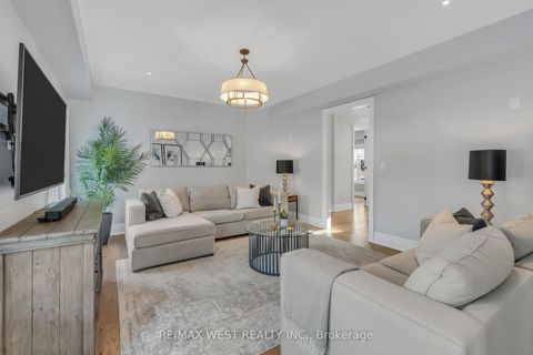 Photo 8 at 10 Farmcrest Court, Nobleton, King