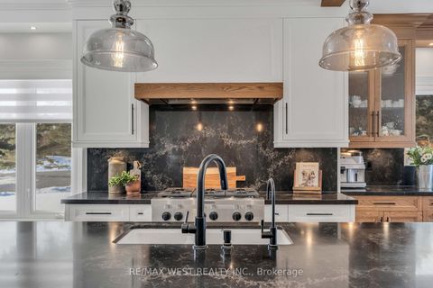 Photo 12 at 10 Farmcrest Court, Nobleton, King