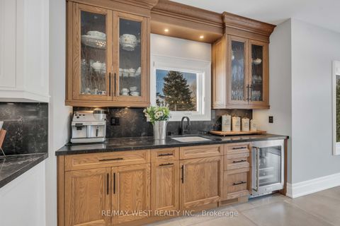 Photo 14 at 10 Farmcrest Court, Nobleton, King