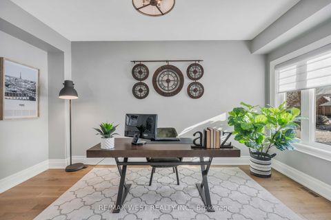 Photo 17 at 10 Farmcrest Court, Nobleton, King