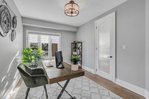 Photo 18 at 10 Farmcrest Court, Nobleton, King