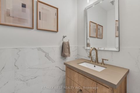 Photo 19 at 10 Farmcrest Court, Nobleton, King