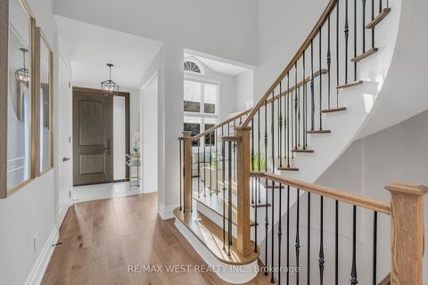 Photo 22 at 10 Farmcrest Court, Nobleton, King