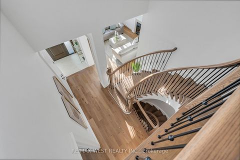 Photo 23 at 10 Farmcrest Court, Nobleton, King