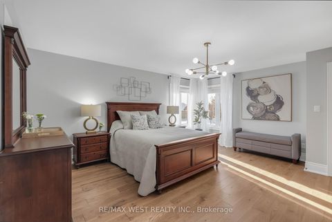 Photo 24 at 10 Farmcrest Court, Nobleton, King