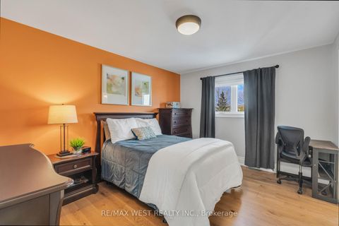 Photo 28 at 10 Farmcrest Court, Nobleton, King