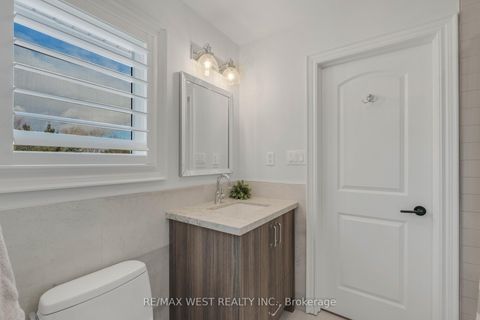 Photo 29 at 10 Farmcrest Court, Nobleton, King