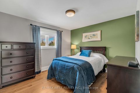 Photo 30 at 10 Farmcrest Court, Nobleton, King