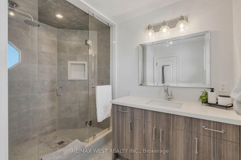 Photo 32 at 10 Farmcrest Court, Nobleton, King