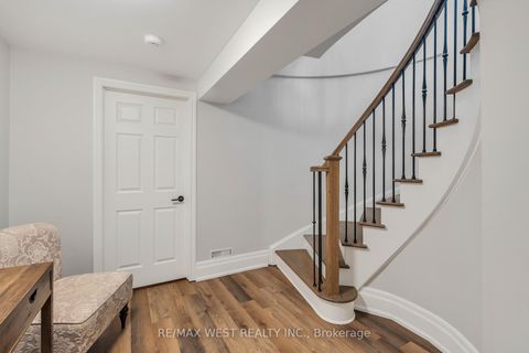 Photo 33 at 10 Farmcrest Court, Nobleton, King