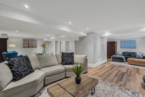 Photo 37 at 10 Farmcrest Court, Nobleton, King