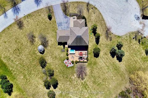 Photo 40 at 10 Farmcrest Court, Nobleton, King