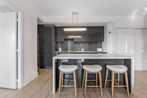 Photo 4 at 4511 - 7 Grenville Street, Bay Street Corridor, Toronto