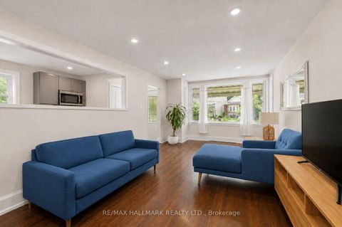 Photo 2 at 8 Davies Crescent, East York, Toronto