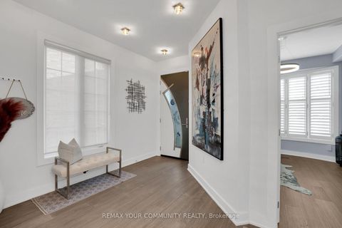 Photo 3 at 130 Santa Amato Crescent, Patterson, Vaughan