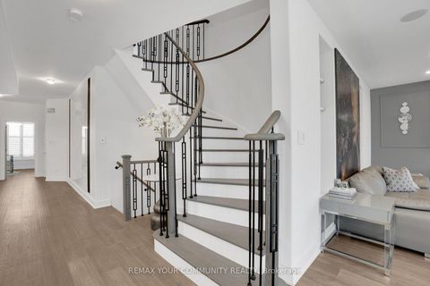 Photo 7 at 130 Santa Amato Crescent, Patterson, Vaughan