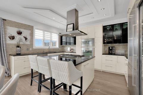 Photo 8 at 130 Santa Amato Crescent, Patterson, Vaughan