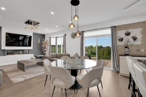 Photo 10 at 130 Santa Amato Crescent, Patterson, Vaughan