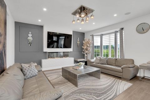 Photo 11 at 130 Santa Amato Crescent, Patterson, Vaughan