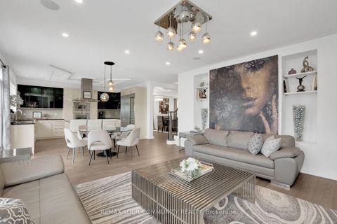 Photo 12 at 130 Santa Amato Crescent, Patterson, Vaughan