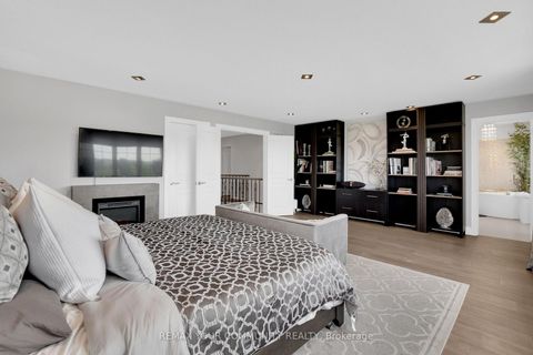 Photo 14 at 130 Santa Amato Crescent, Patterson, Vaughan