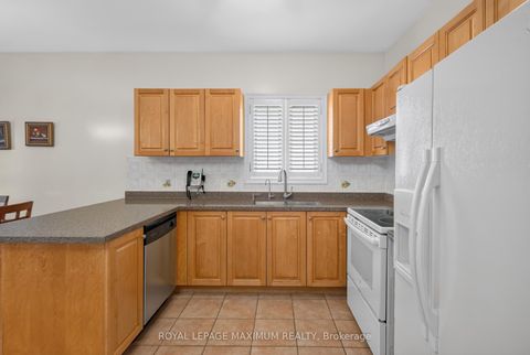 Photo 11 at 62 Diploma Avenue, Sonoma Heights, Vaughan
