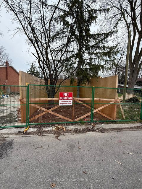 Photo 2 at 5 Mylesview Place, Westgate, Toronto