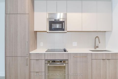 Photo 4 at 205 - 840 St Clair Avenue W, Oakwood Village, Toronto