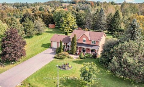 Photo 1 at 34 Audubon Way, Baldwin, Georgina